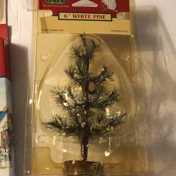 Lemax Village Collection Accessories, 4 pieces - Picture 3 of 6